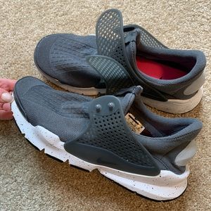 NEW Men’s Nike Sock Dart Sneakers